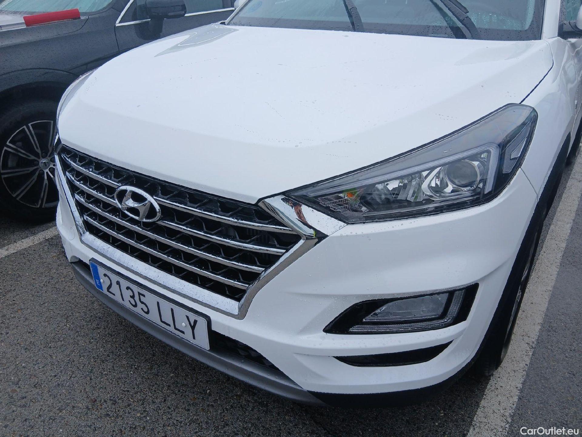  Hyundai  Tucson HYUNDAI  / 2018 / 5P / todoterreno 1.6 CRDI 85kW (116CV) 48V SLE 4X2(SP)(SL) #4
