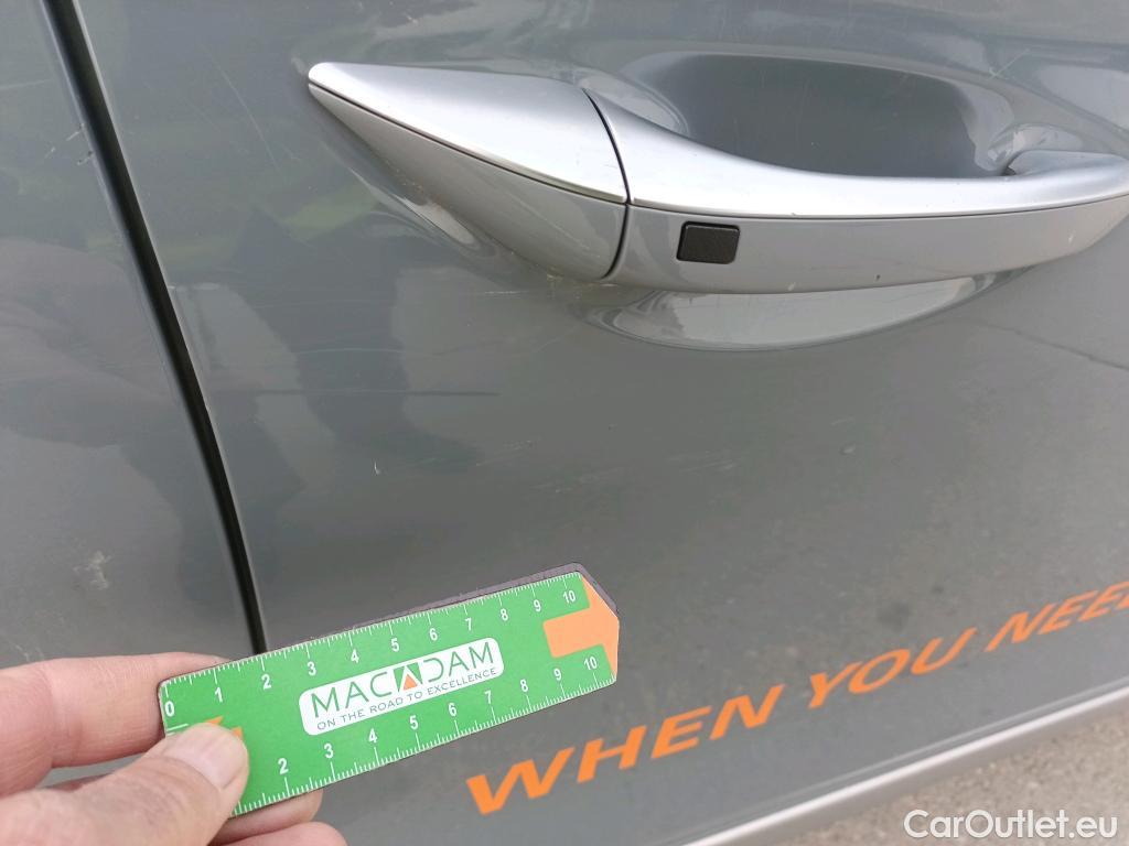  Hyundai   Ioniq HYUNDAI / 2019 / 5P / berlina con portón 1.6 GDI PHEV Tecno DCT #24