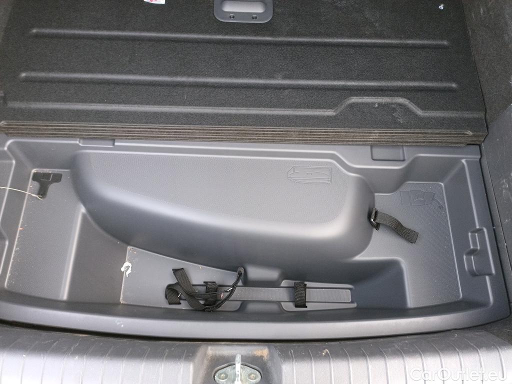  Hyundai   Ioniq HYUNDAI / 2019 / 5P / berlina con portón 1.6 GDI PHEV Tecno DCT #3