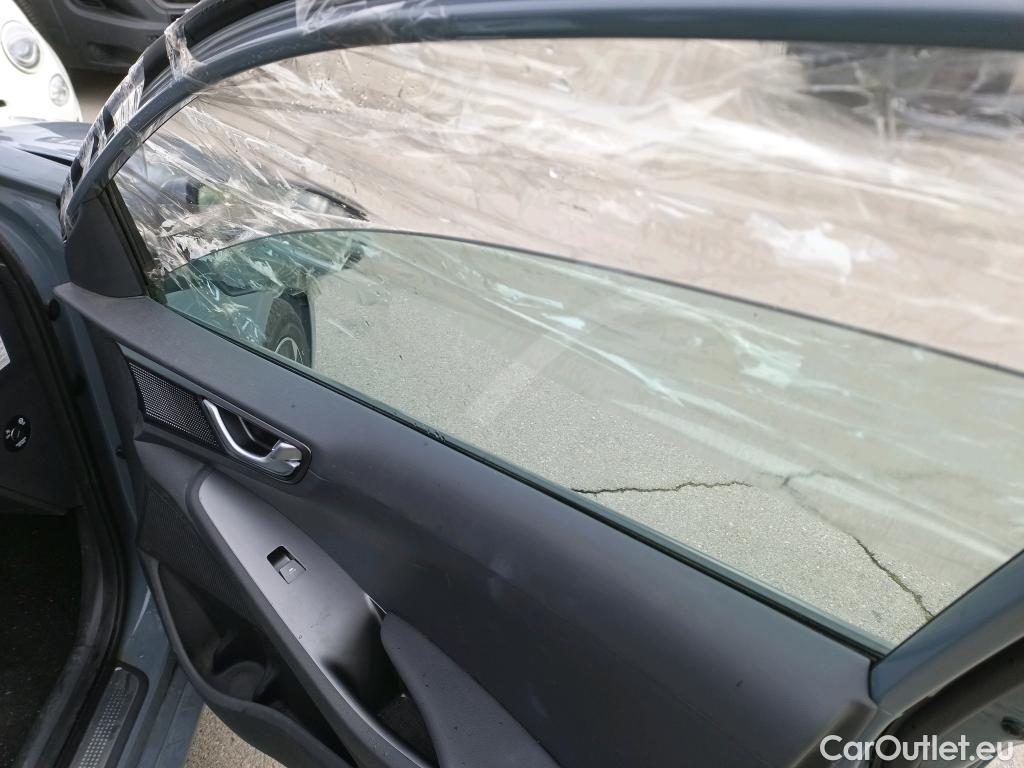  Hyundai   Ioniq HYUNDAI / 2019 / 5P / berlina con portón 1.6 GDI PHEV Tecno DCT #26