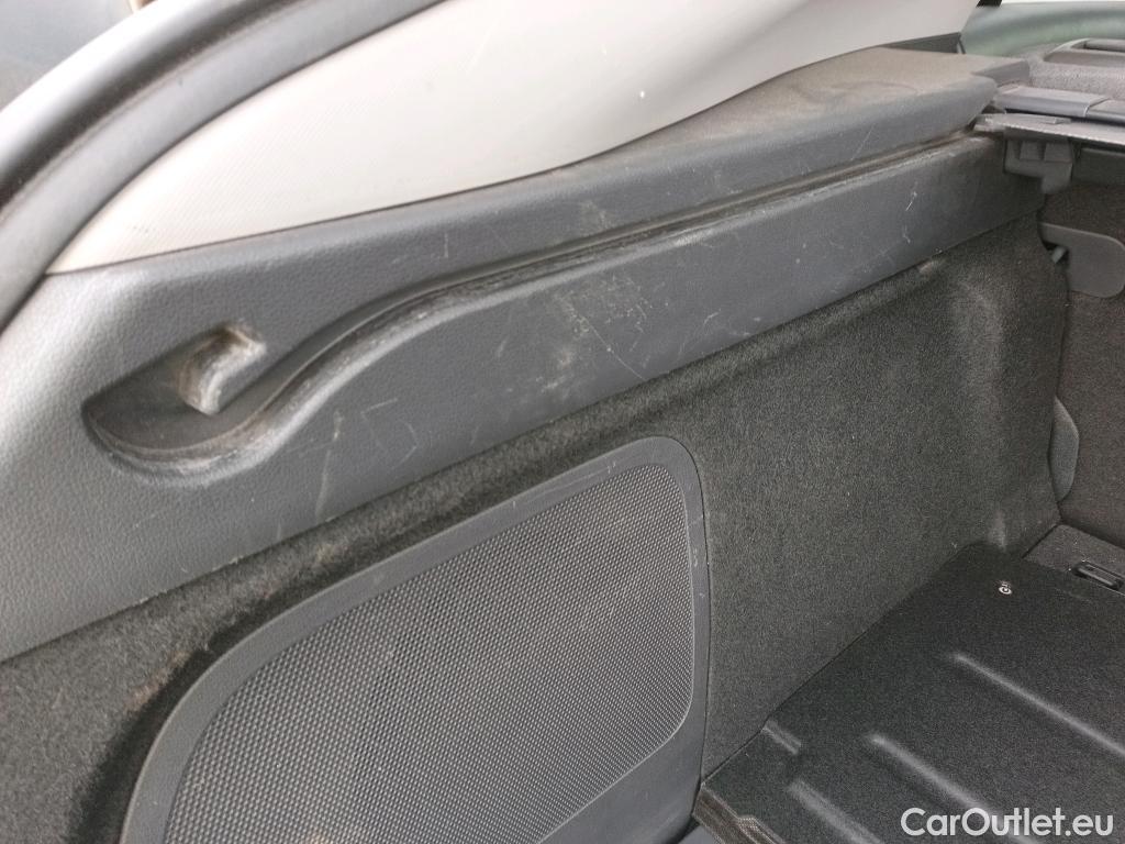  Hyundai   Ioniq HYUNDAI / 2019 / 5P / berlina con portón 1.6 GDI PHEV Tecno DCT #21