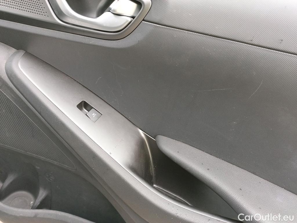  Hyundai   Ioniq HYUNDAI / 2019 / 5P / berlina con portón 1.6 GDI PHEV Tecno DCT #16