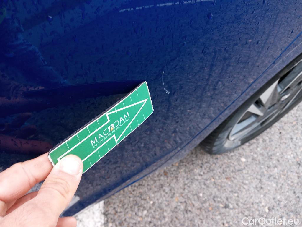  Hyundai  i20 HYUNDAI  / 2020 / 5P / berlina con portón 1.2 MPI SLX #15