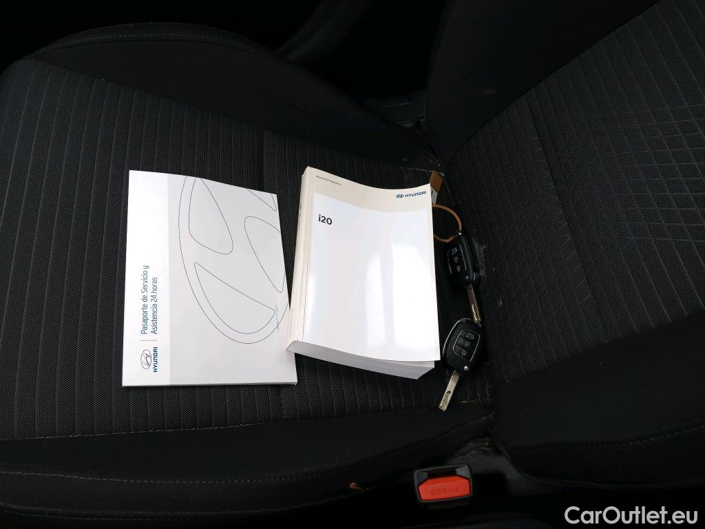  Hyundai  i20 HYUNDAI  / 2020 / 5P / berlina con portón 1.2 MPI SLX #11