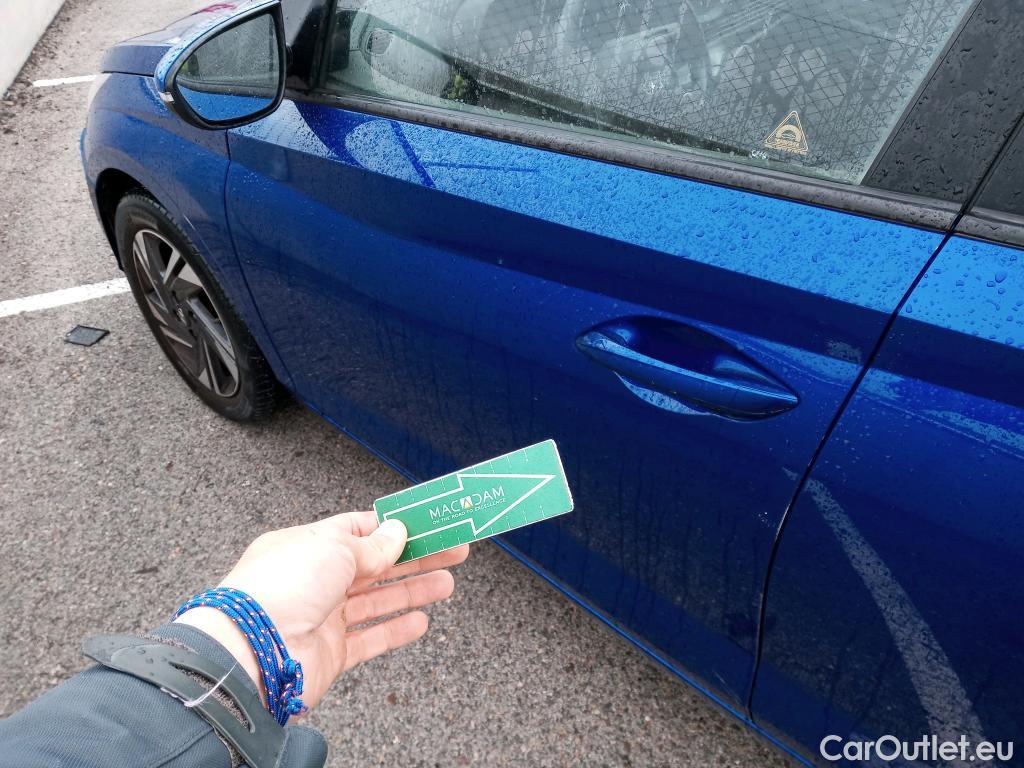  Hyundai  i20 HYUNDAI  / 2020 / 5P / berlina con portón 1.2 MPI SLX #6