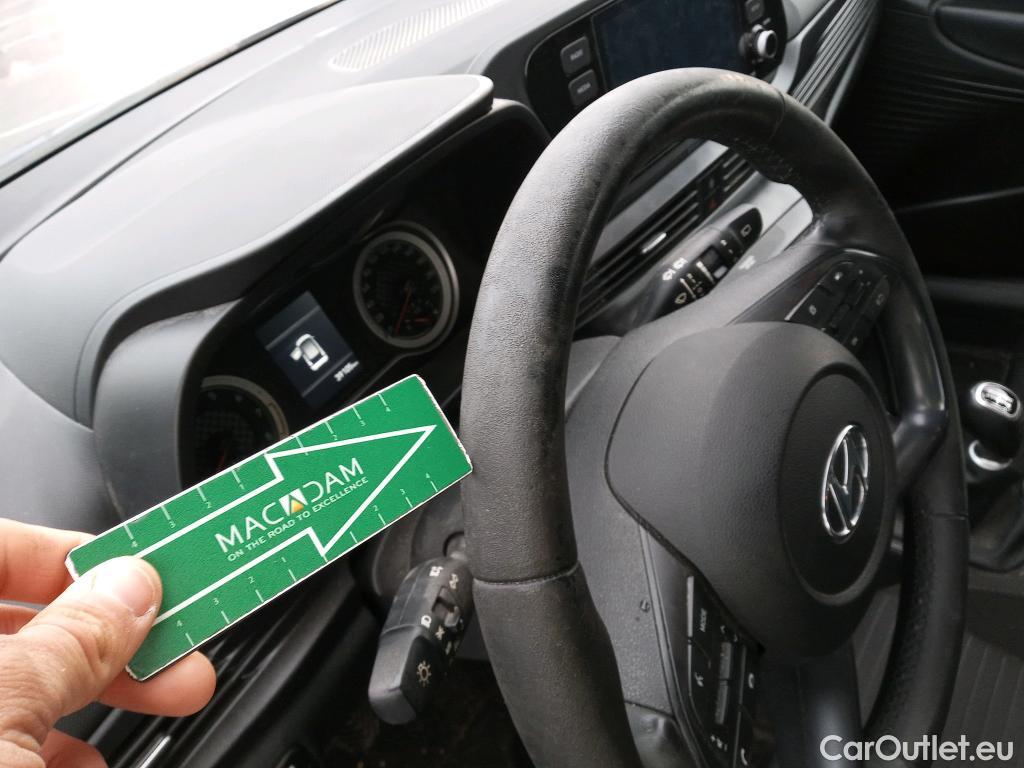  Hyundai  i20 HYUNDAI  / 2020 / 5P / berlina con portón 1.2 MPI SLX #13