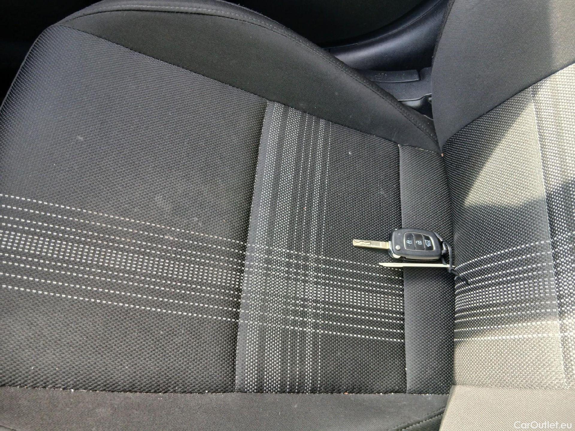  Hyundai  i20 HYUNDAI  / 2020 / 5P / berlina con portón 1.0 TGDI 74kW (100CV) 48V Essence #28