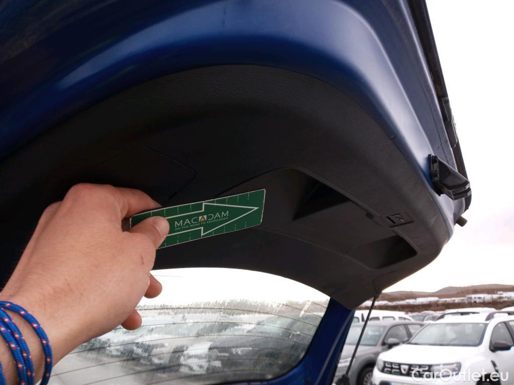  Hyundai  i20 HYUNDAI  / 2020 / 5P / berlina con portón 1.2 MPI SLX #10