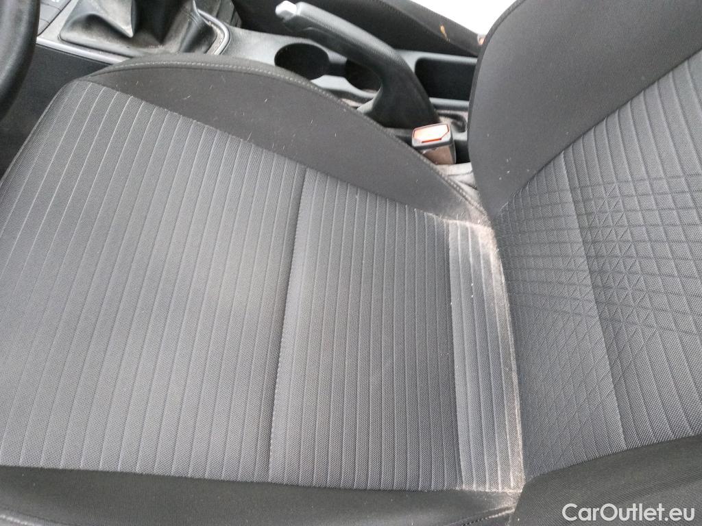  Hyundai  i20 HYUNDAI  / 2020 / 5P / berlina con portón 1.2 MPI SLX #3