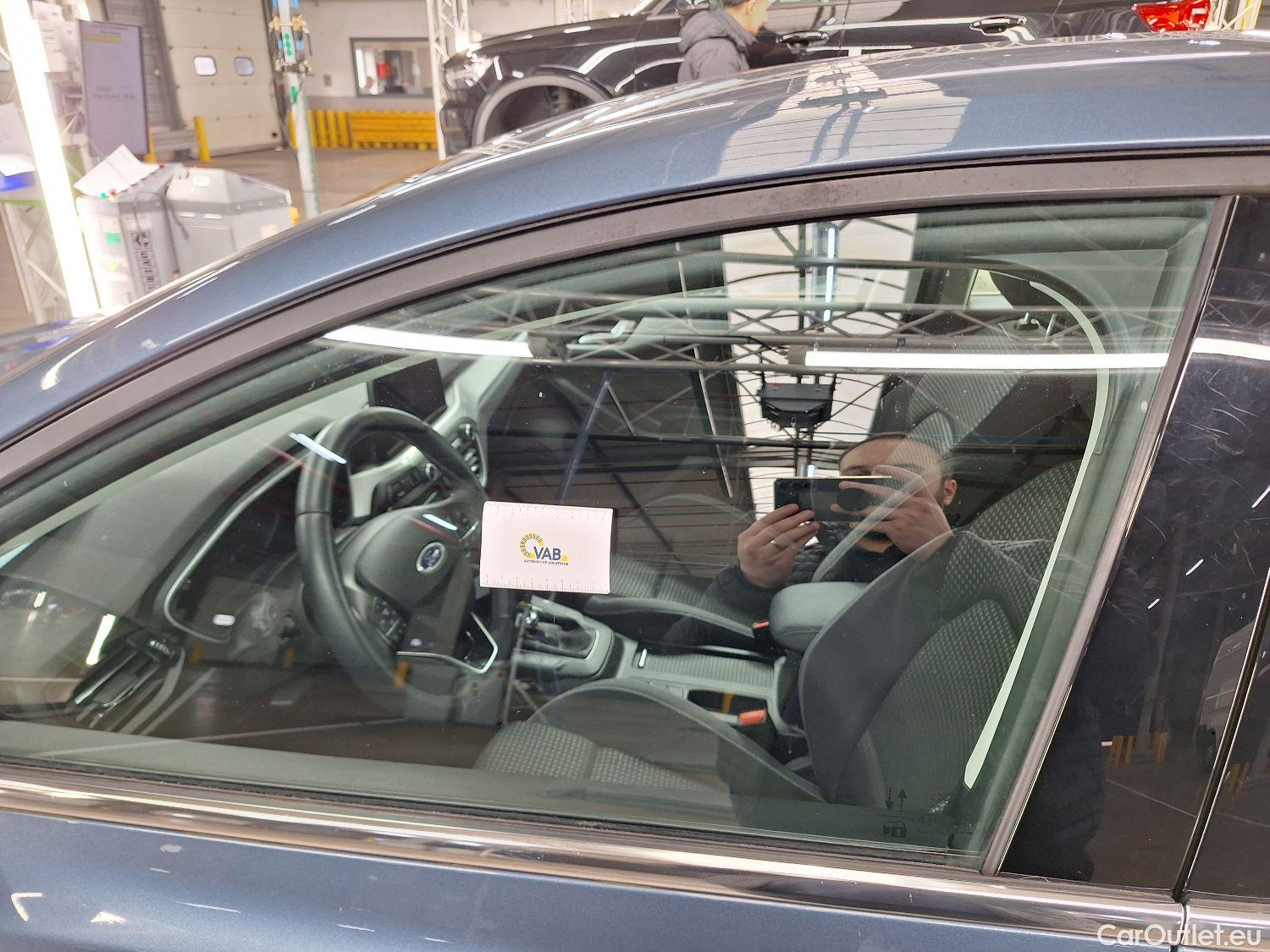  Ford  Focus Ford,  '18, Ford  1.0i EcoB. 74kW Trend Ed. Business 5d #5