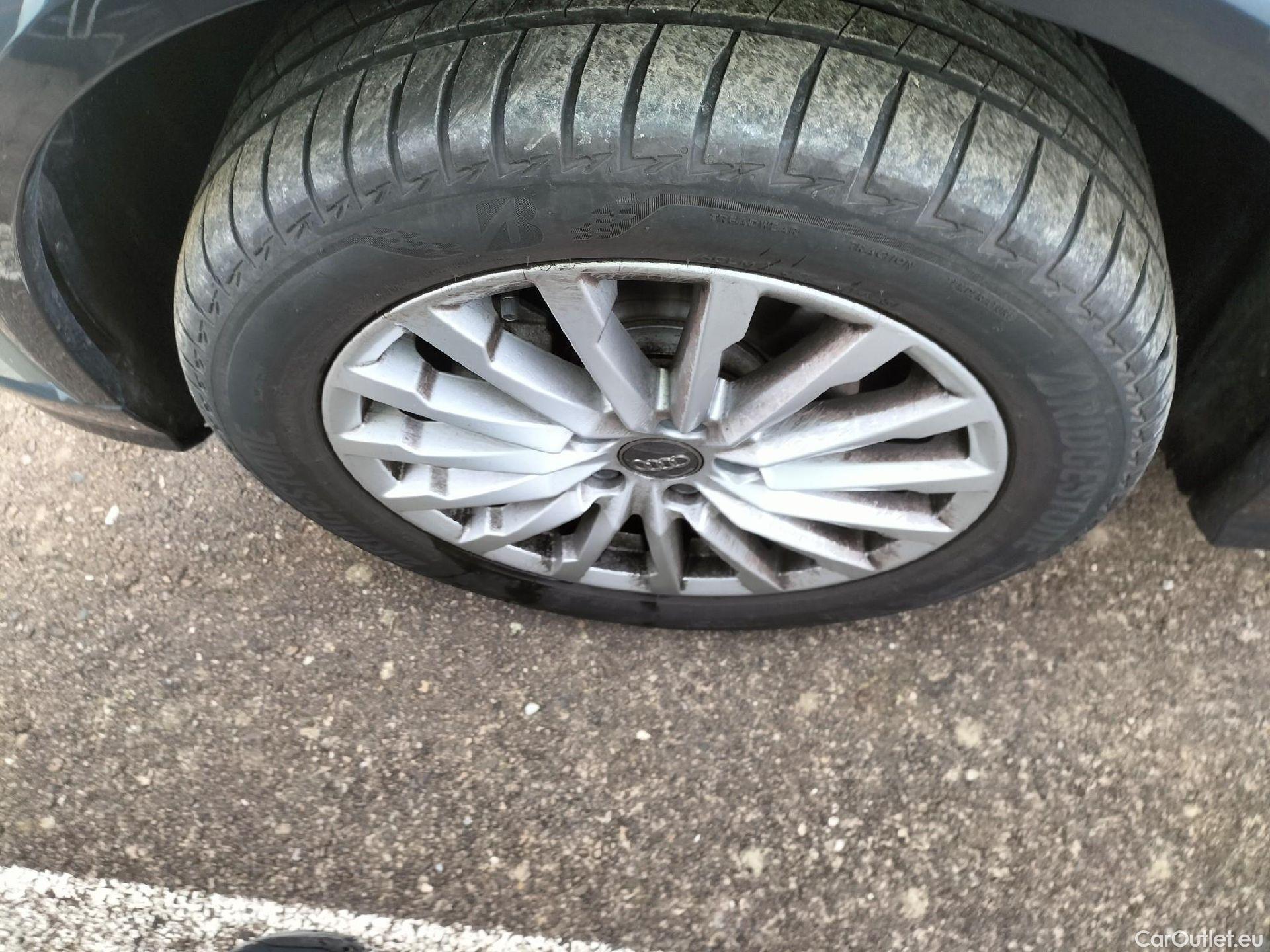  Audi  Q2 AUDI  / 2016 / 5P / todoterreno Design 30 TFSI 85kW (116CV) #18