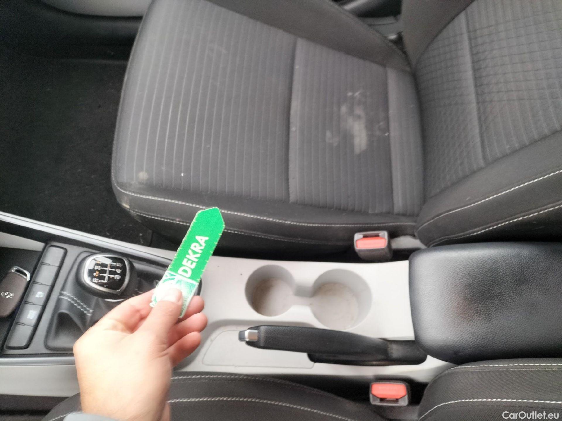  Hyundai  i20 HYUNDAI  / 2020 / 5P / berlina con portón 1.0 TGDI 74kW (100CV) Tecno #9