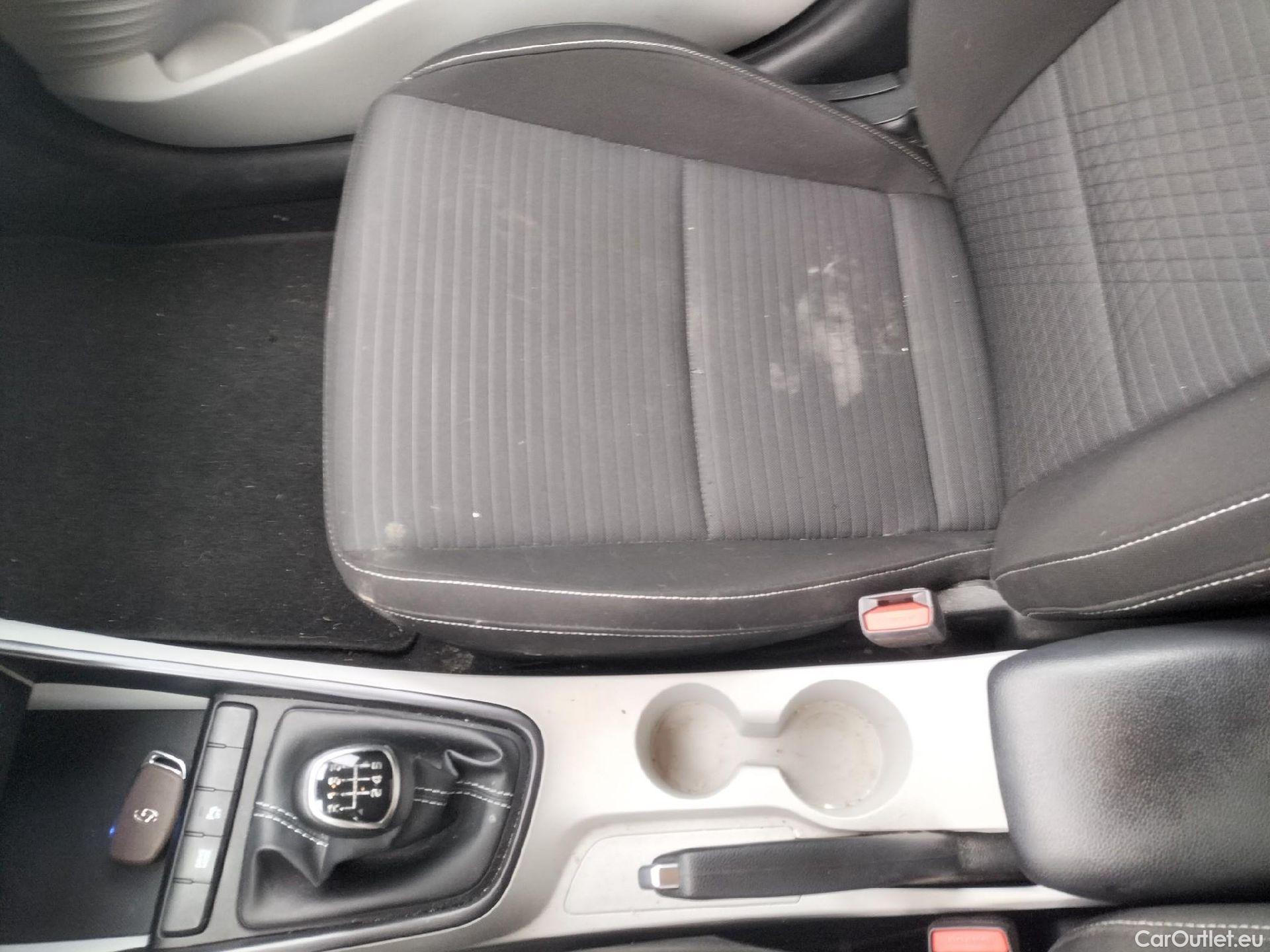  Hyundai  i20 HYUNDAI  / 2020 / 5P / berlina con portón 1.0 TGDI 74kW (100CV) Tecno #8