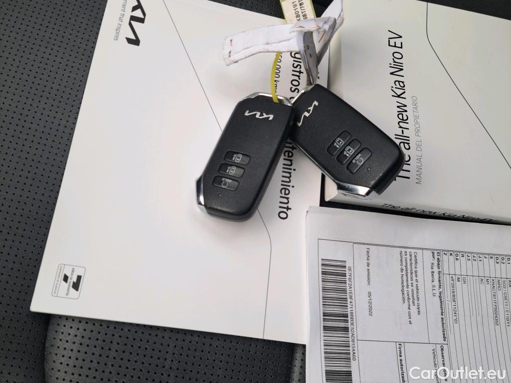 KIA  Niro KIA e- / 2022 / 5P / crossover e- 150kW Emotion (Long Range) #4