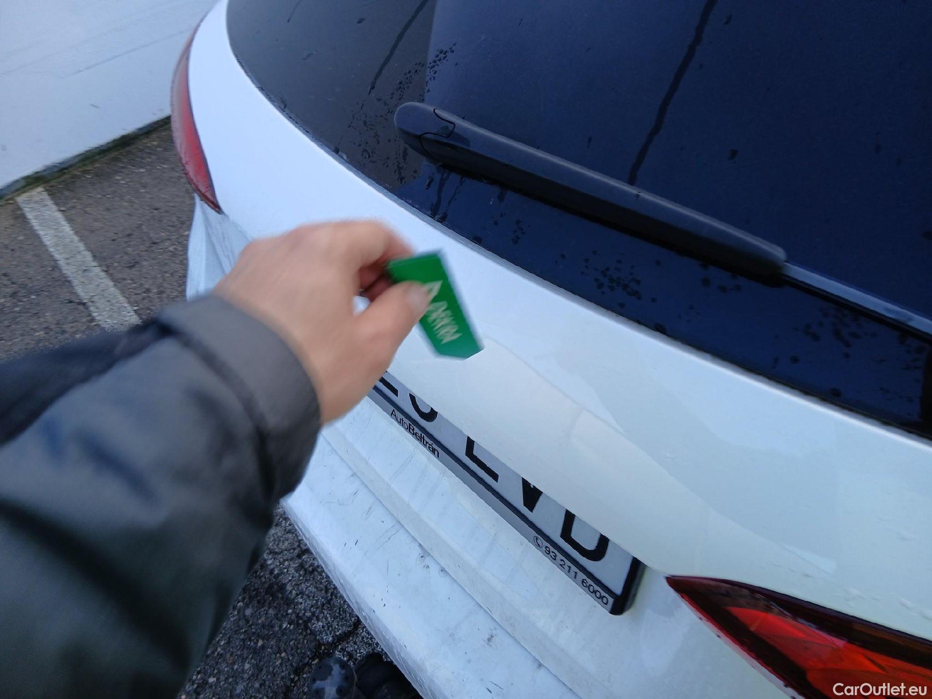  Mercedes  A-Klasse MERCEDES-BENZ Clase A / 2018 / 5P / berlina con portón A 250 e #20