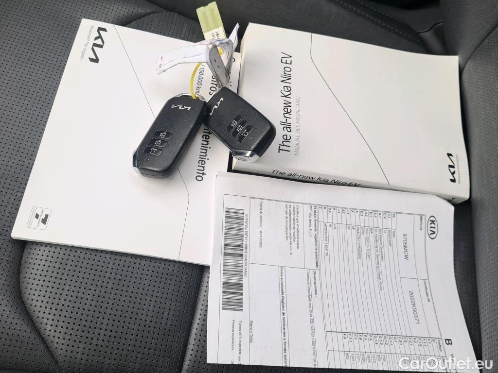  KIA  Niro KIA e- / 2022 / 5P / crossover e- 150kW Emotion (Long Range) #3