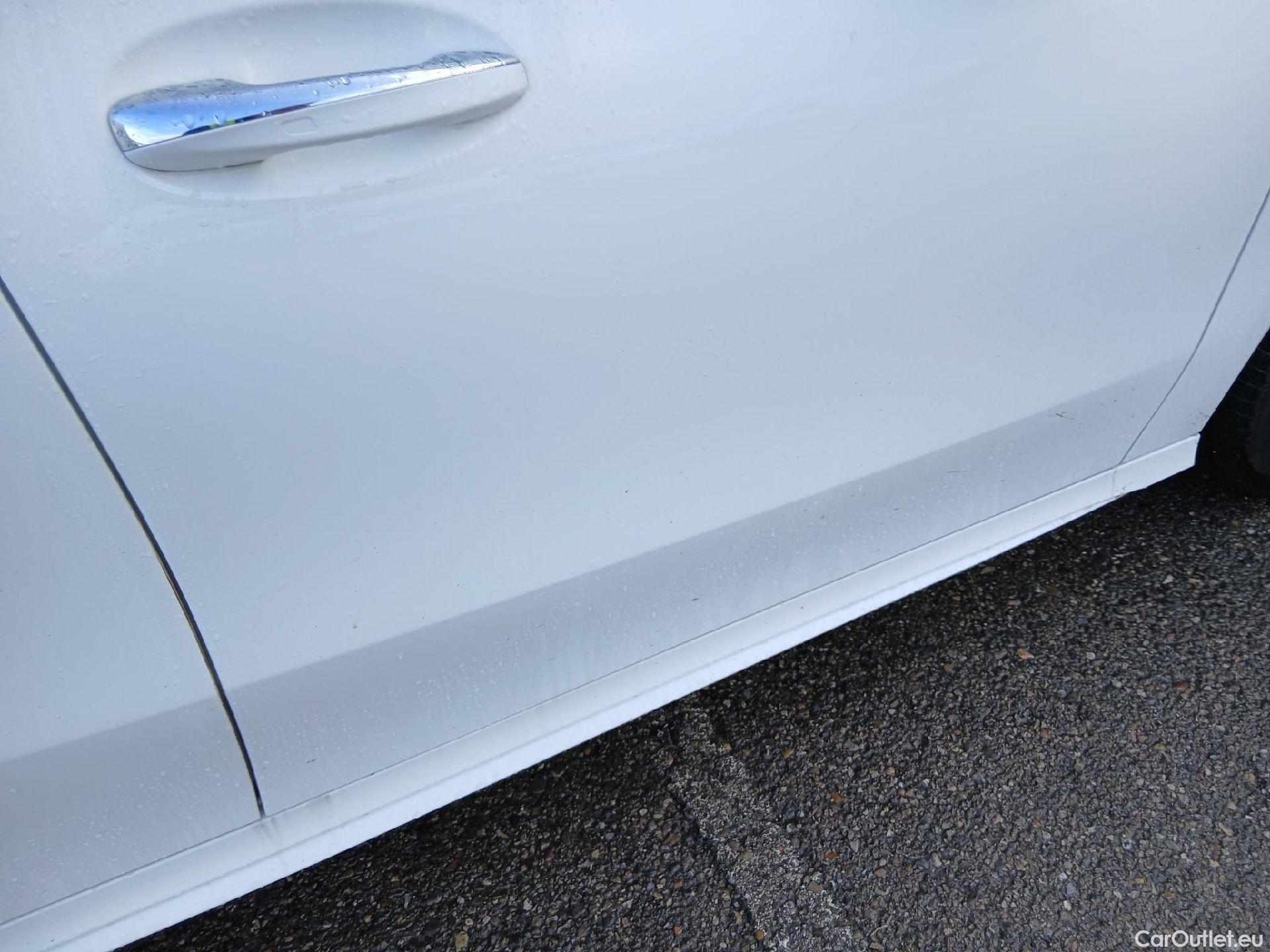  Mercedes  A-Klasse MERCEDES-BENZ Clase A / 2018 / 5P / berlina con portón A 250 e #26