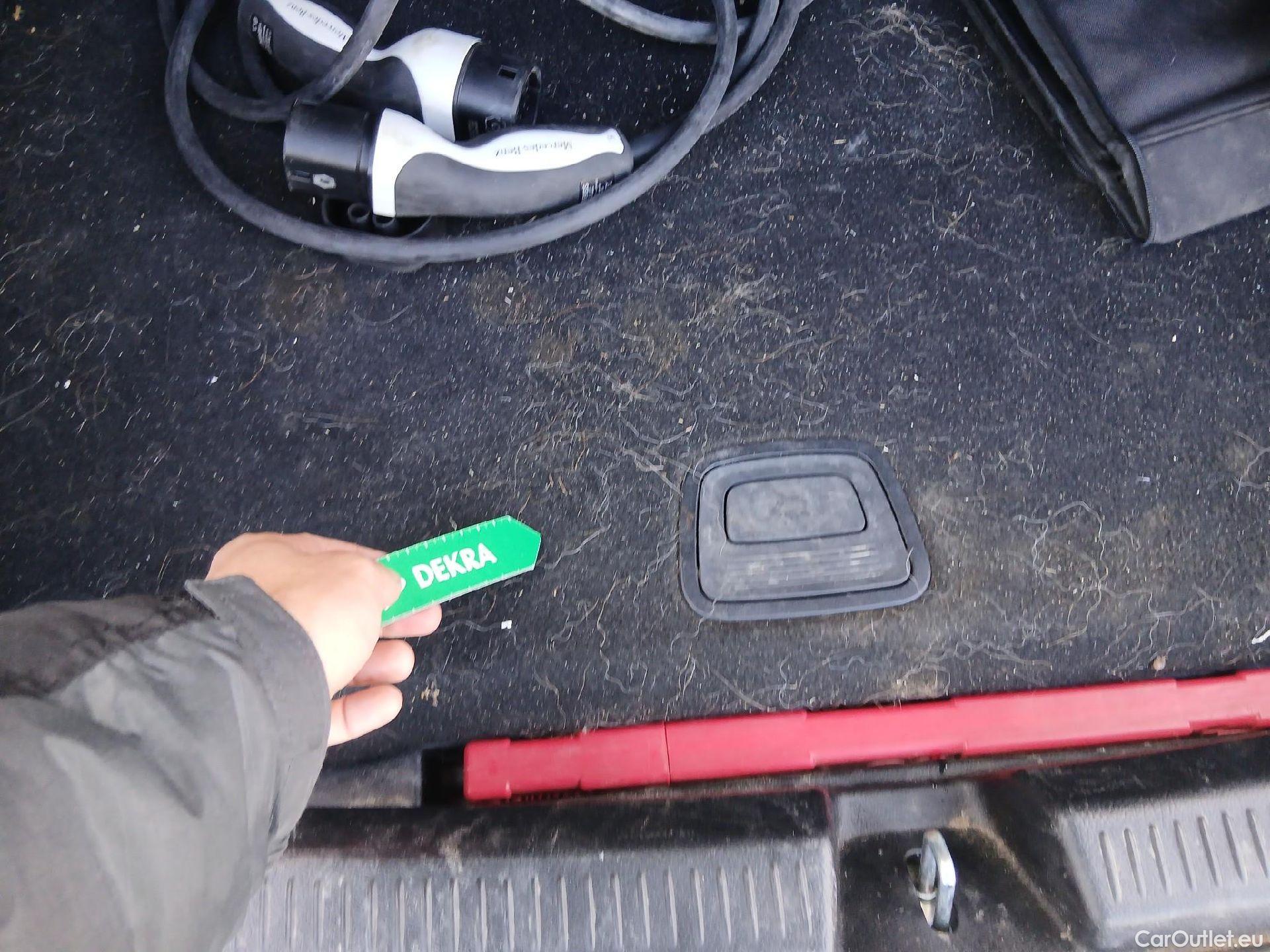  Mercedes  A-Klasse MERCEDES-BENZ Clase A / 2018 / 5P / berlina con portón A 250 e #29