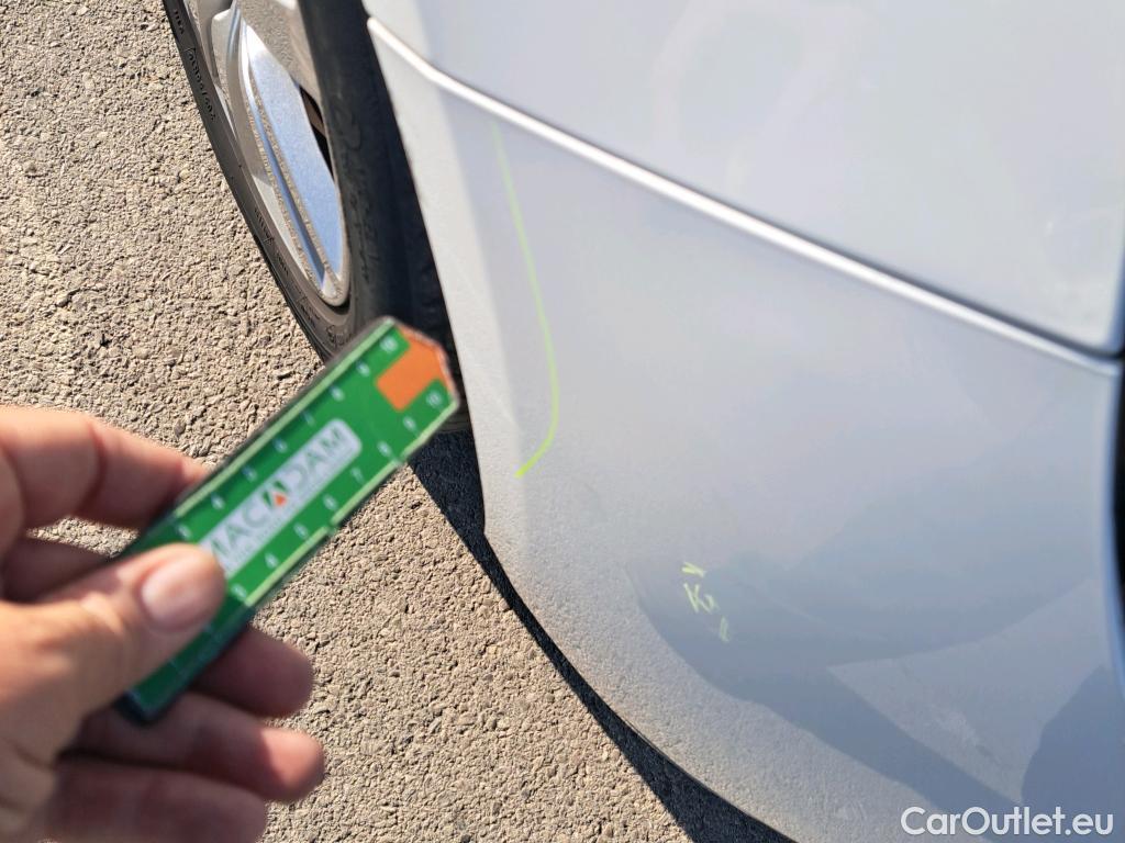  Peugeot  308 PEUGEOT  / 2017 / 5P / berlina con portón 5p Active Pack BlueHDi 130 S&S #26