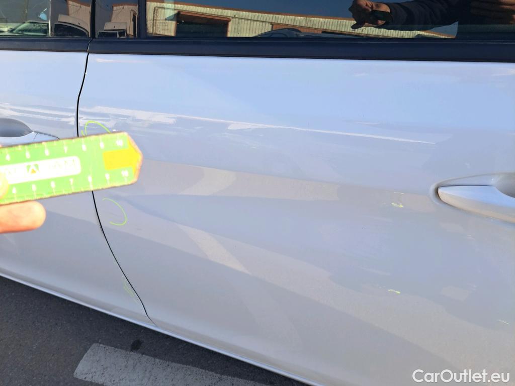  Peugeot  308 PEUGEOT  / 2017 / 5P / berlina con portón 5p Active Pack BlueHDi 130 S&S #32