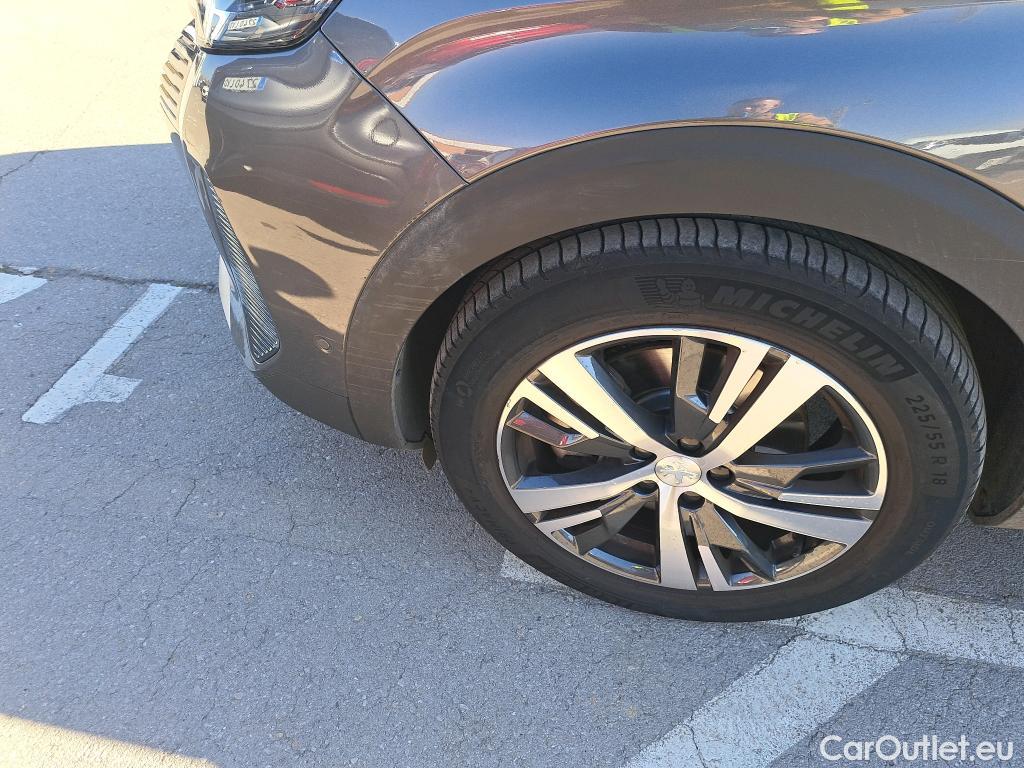  Peugeot  3008 PEUGEOT  Hybrid / 2020 / 5P / todoterreno 225 e-EAT8 Allure (AC2) #36