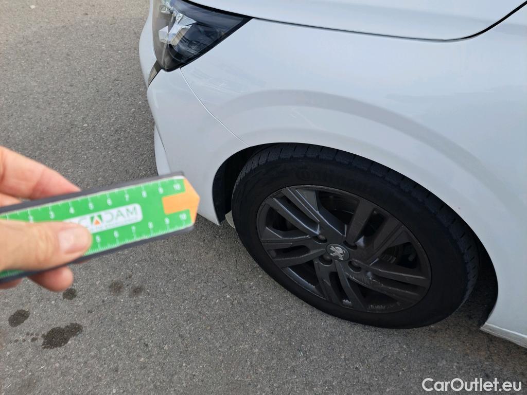  Peugeot  208 PEUGEOT  / 2019 / 5P / berlina con portón BlueHDi 73kW (100CV) Active Pack (AC) #8