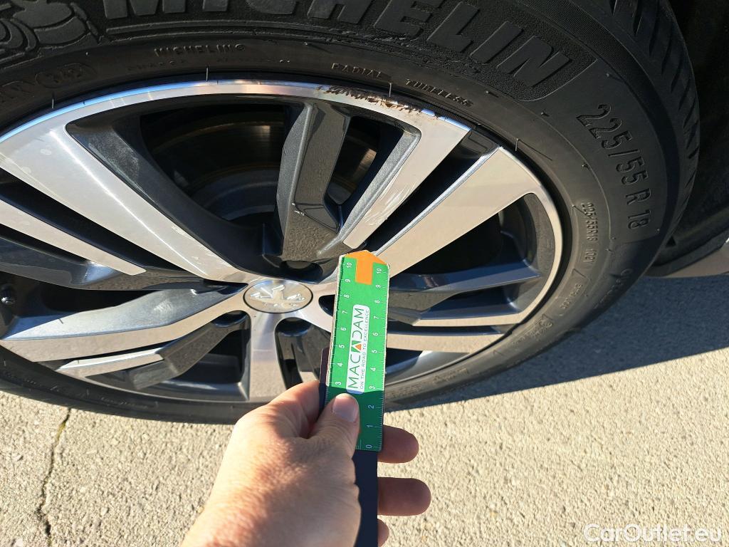  Peugeot  3008 PEUGEOT  Hybrid / 2020 / 5P / todoterreno 225 e-EAT8 Allure (AC2) #10