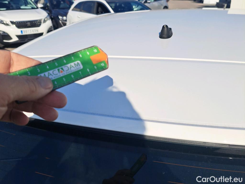  Peugeot  308 PEUGEOT  / 2017 / 5P / berlina con portón 5p Active Pack BlueHDi 130 S&S #38