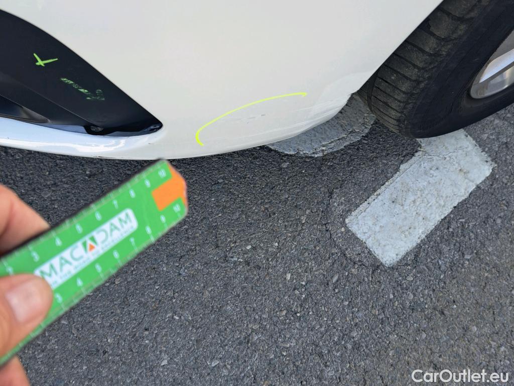  Peugeot  308 PEUGEOT  / 2017 / 5P / berlina con portón 5p Active Pack BlueHDi 130 S&S #25