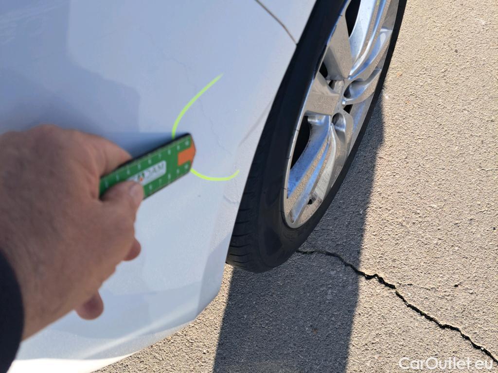  Peugeot  308 PEUGEOT  / 2017 / 5P / berlina con portón 5p Active Pack BlueHDi 130 S&S #28