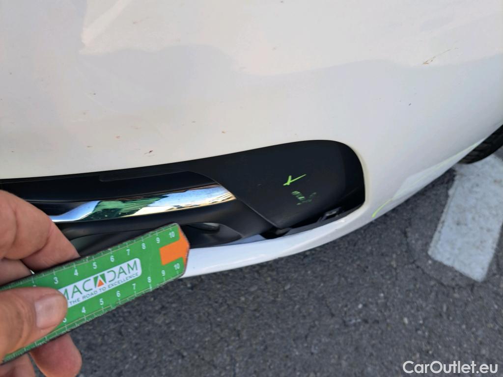  Peugeot  308 PEUGEOT  / 2017 / 5P / berlina con portón 5p Active Pack BlueHDi 130 S&S #35