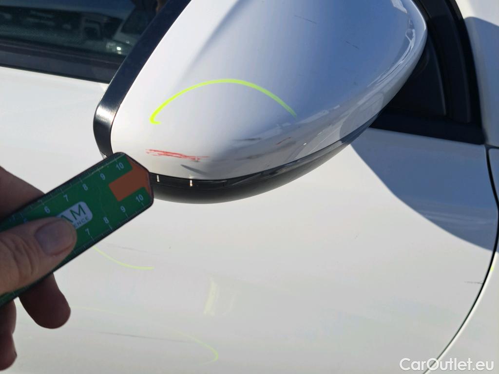  Peugeot  308 PEUGEOT  / 2017 / 5P / berlina con portón 5p Active Pack BlueHDi 130 S&S #37