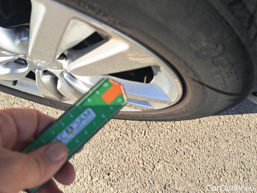  Peugeot  308 PEUGEOT  / 2017 / 5P / berlina con portón 5p Active Pack BlueHDi 130 S&S #12