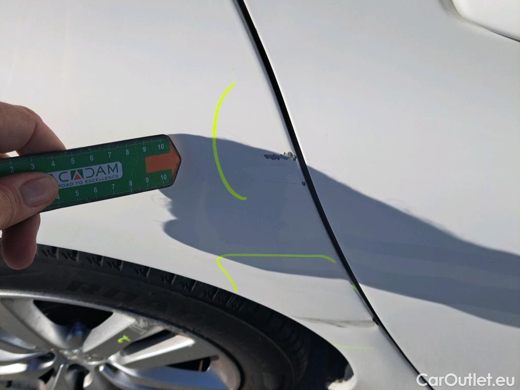  Peugeot  308 PEUGEOT  / 2017 / 5P / berlina con portón 5p Active Pack BlueHDi 130 S&S #9