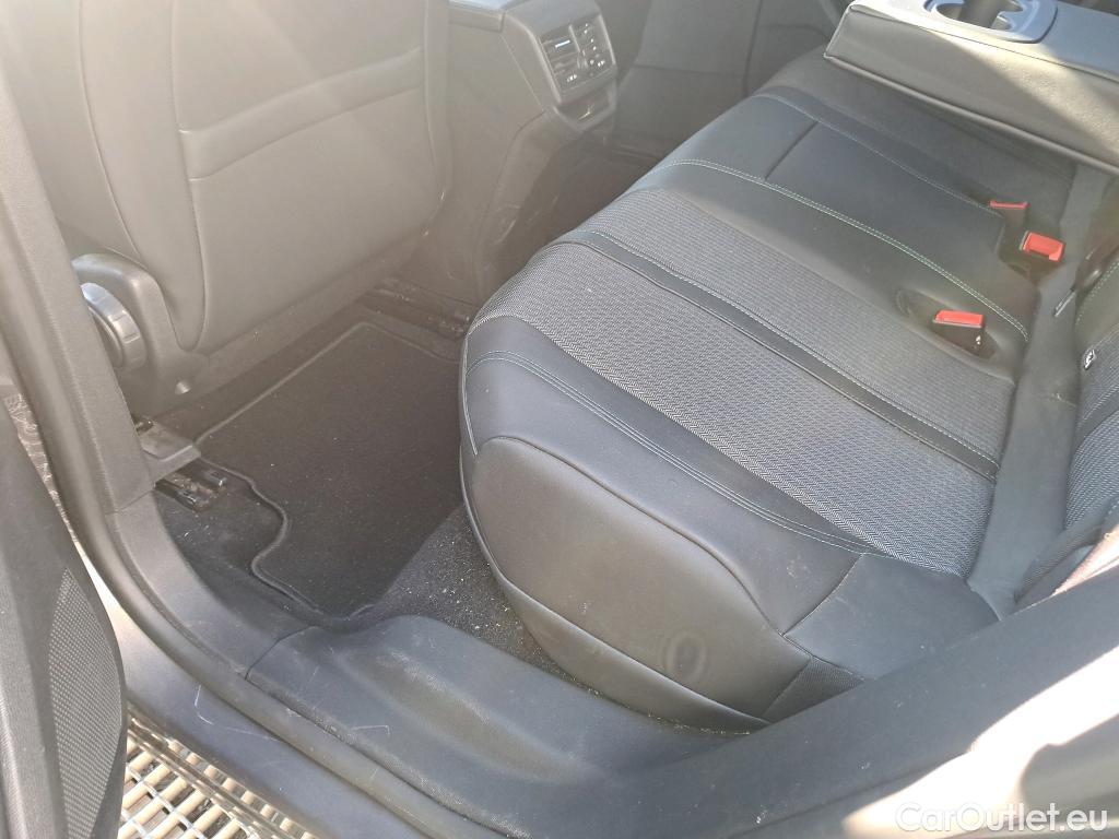  Peugeot  3008 PEUGEOT  Hybrid / 2020 / 5P / todoterreno 225 e-EAT8 Allure (AC2) #46