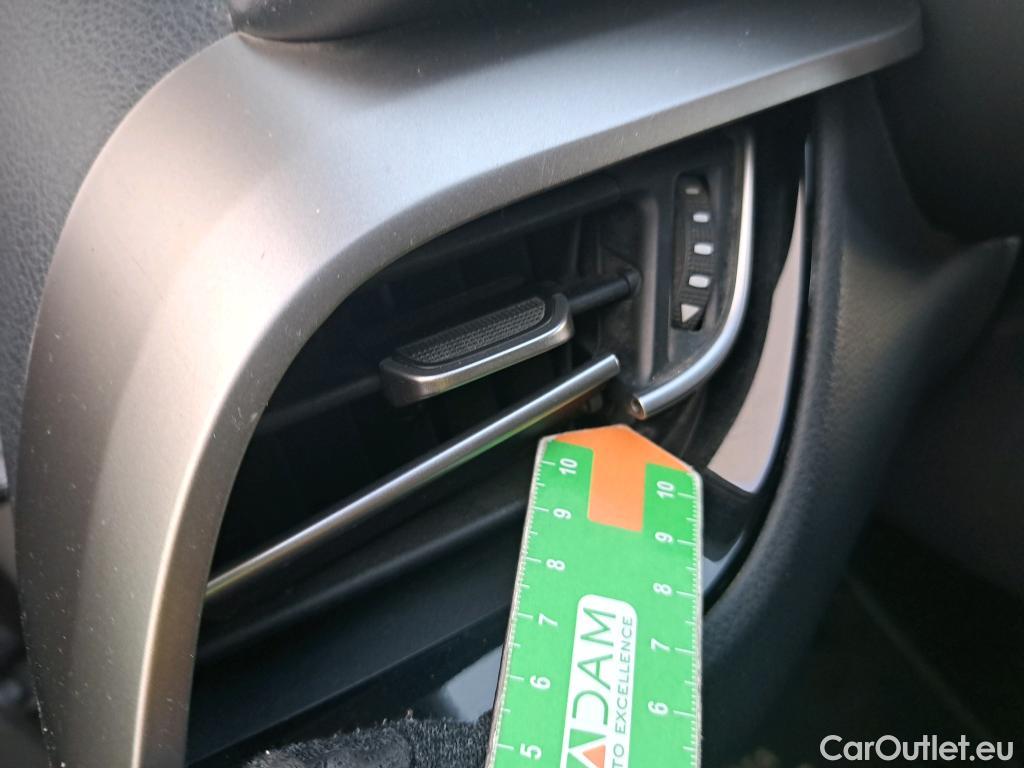  Toyota  C-HR TOYOTA  / 2016 / 5P / todoterreno 1.8 125H Advance (CX) #2