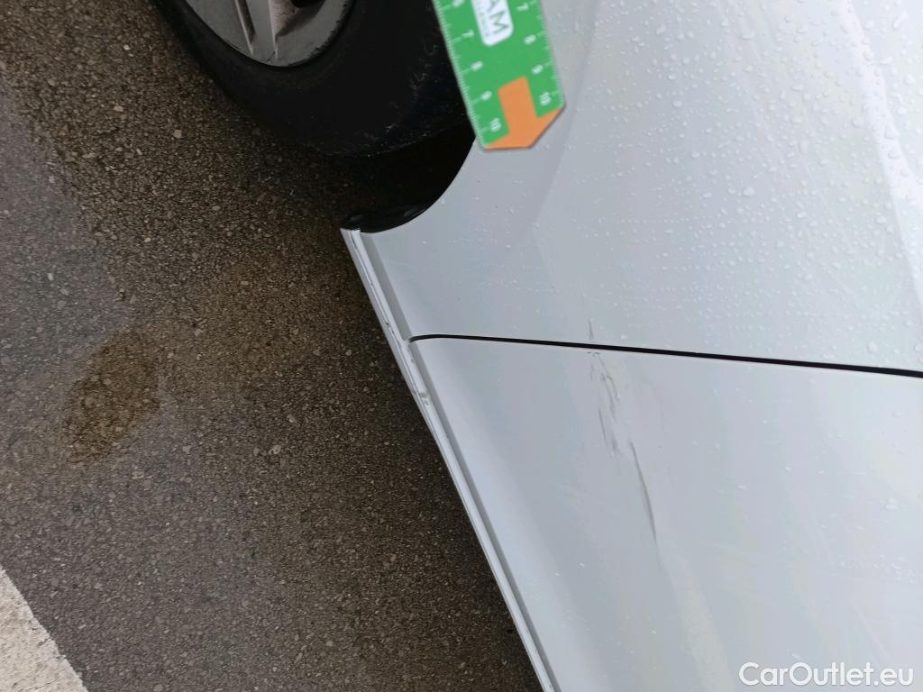  Volkswagen  Golf  VOLKSWAGEN / 2020 / 5P / familiar 2.0 TDI 85kW (115CV) DSG Variant #21