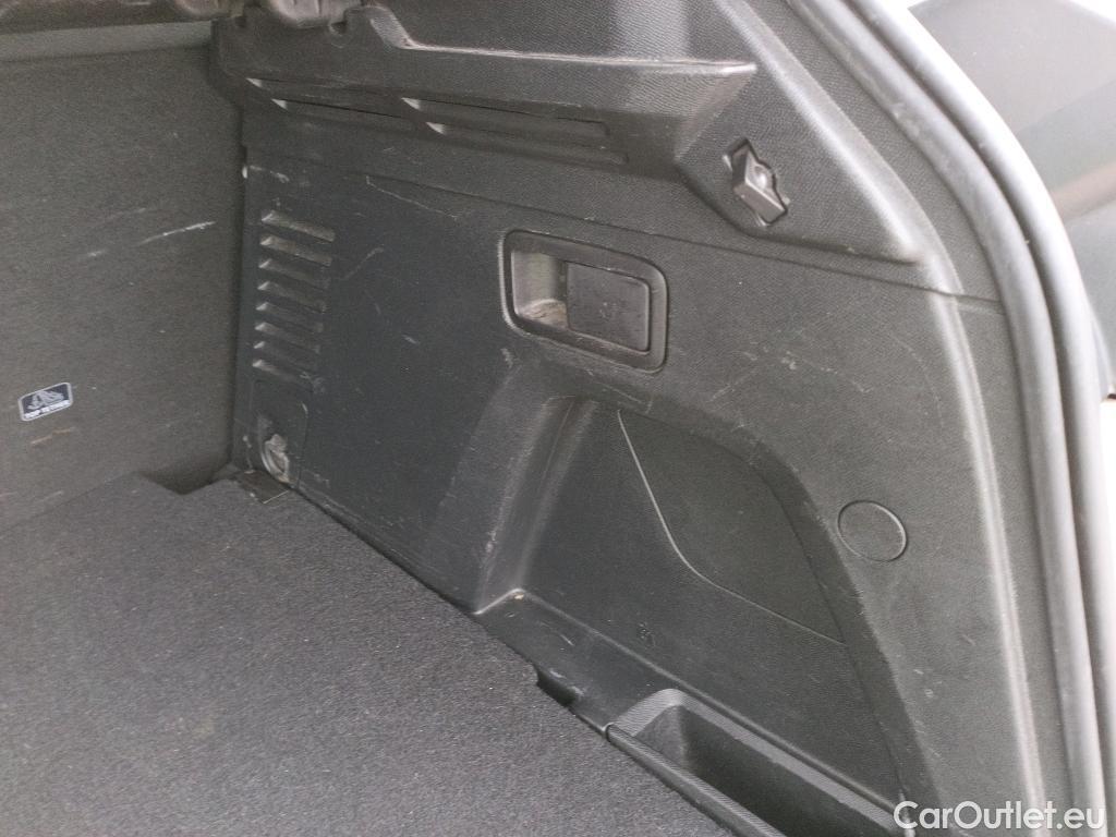  Peugeot  3008 PEUGEOT  / 2020 / 5P / todoterreno 1.5 BlueHDi 96kW (130CV) S&S Active Pack #18