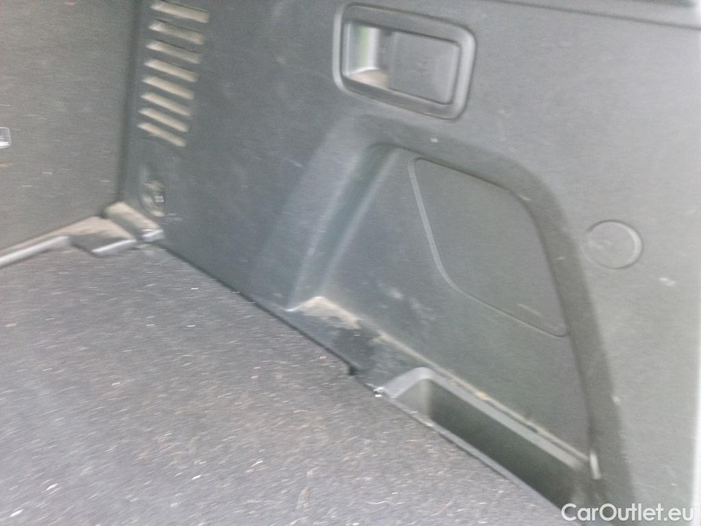  Peugeot  3008 PEUGEOT  / 2020 / 5P / todoterreno 1.5 BlueHDi 96kW S&S Allure Pack EAT8 #21