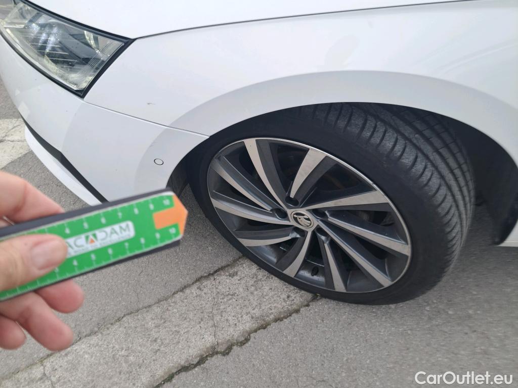  Skoda  Octavia SKODA  / 2020 / 5P / familiar Combi 2.0 TDI 110kW (150CV) DSG Style #7