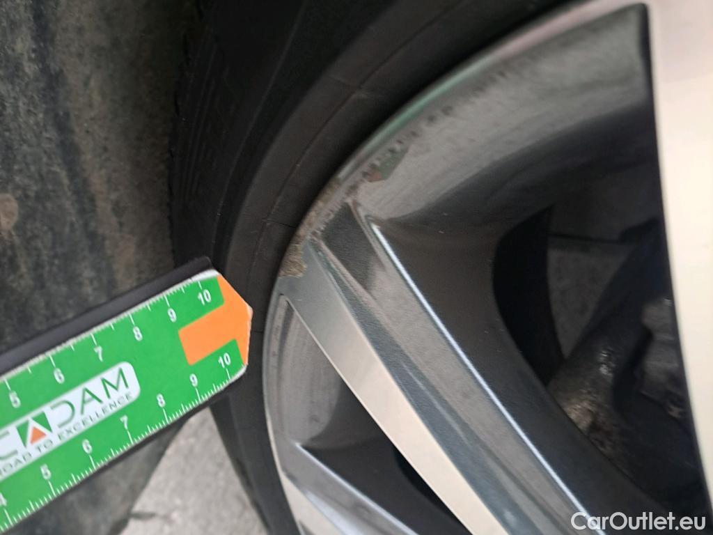  Skoda  Octavia SKODA  / 2020 / 5P / familiar Combi 2.0 TDI 110kW (150CV) DSG Style #8