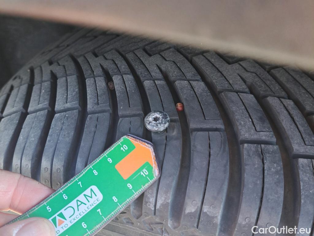  Volvo  XC 40 VOLVO XC40 / 2017 / 5P / todoterreno 1.5 T2 Momentum Core Auto #2