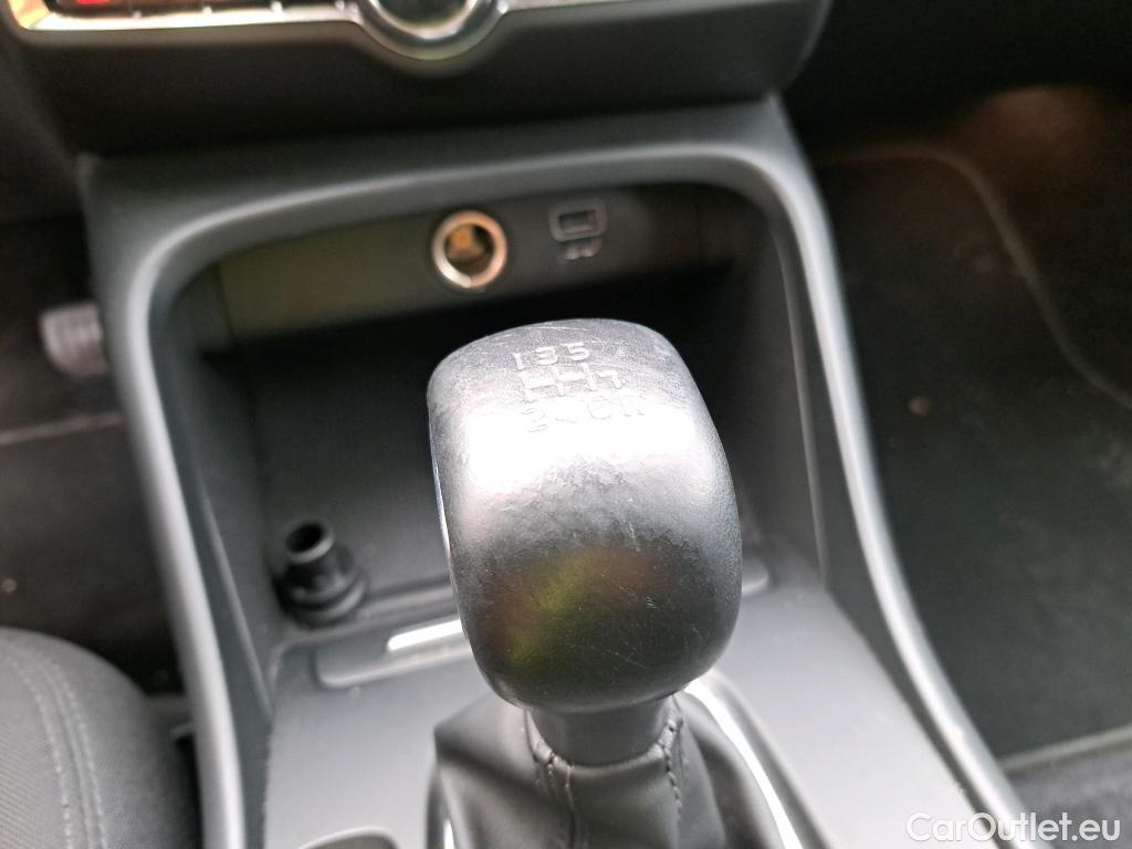  Volvo  XC 40 VOLVO XC40 / 2017 / 5P / todoterreno 1.5 T3 Momentum Pro #32