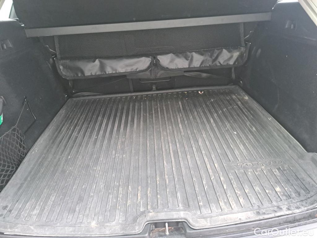  Volvo  XC60 VOLVO  / 2017 / 5P / todoterreno 2.0 B4 D AWD Momentum Pro Auto #4