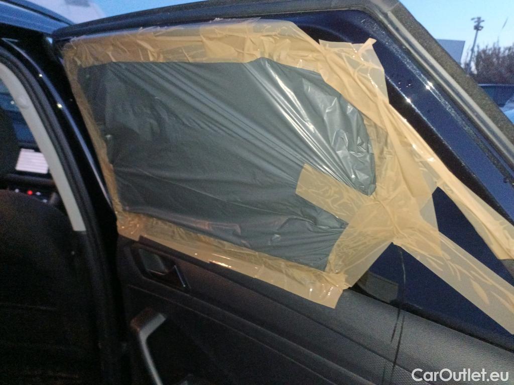  Volkswagen  T-ROC VOLKSWAGEN  / 2017 / 5P / todoterreno Advance 1.0 TSI 81kW (110CV) #3