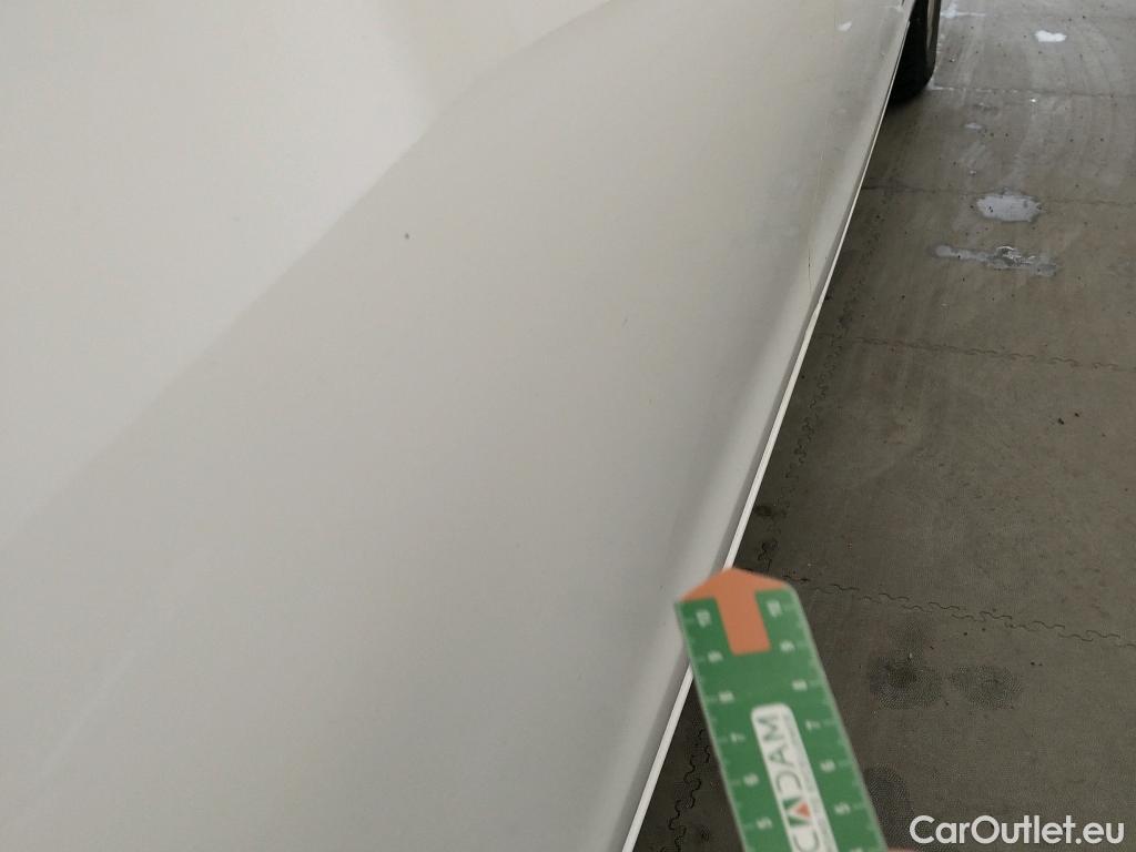  Peugeot  308 PEUGEOT  / 2017 / 5P / familiar SW Active Pack BlueHDi 130 S&S #18