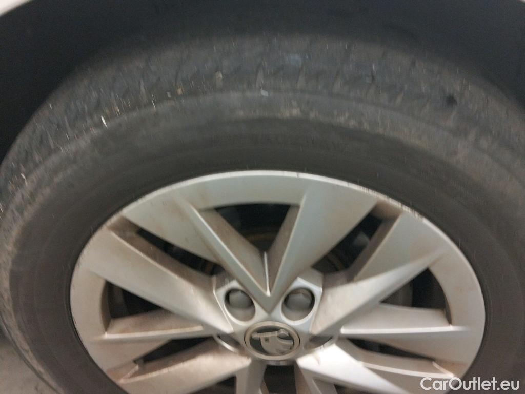  Skoda  Fabia SKODA  / 2021 / 5P / berlina con portón 1.0 TSI 70kW (95CV) Ambition (AC2) #7