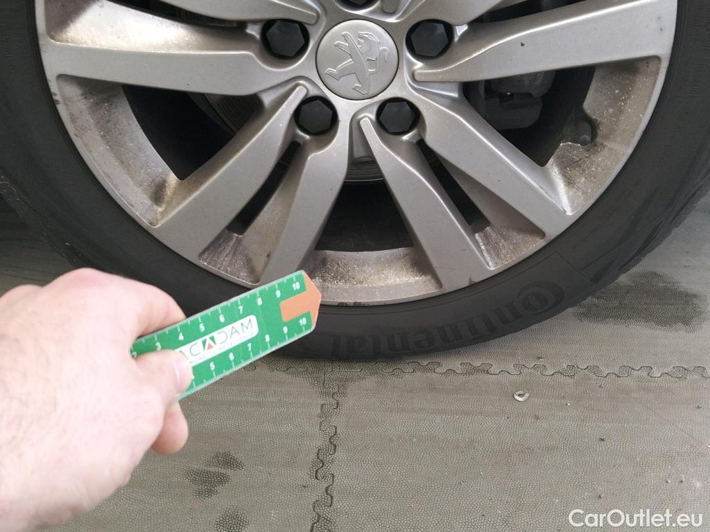  Peugeot  308 PEUGEOT  / 2017 / 5P / familiar SW Active Pack BlueHDi 130 S&S #28