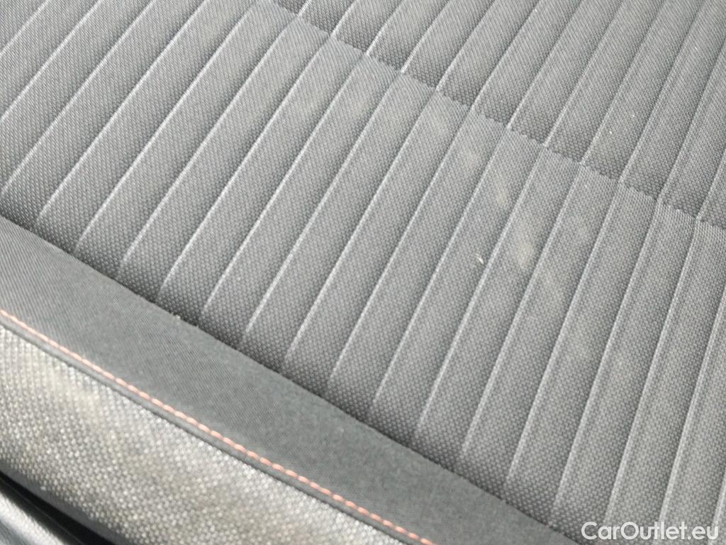  Peugeot  2008 PEUGEOT  / 2019 / 5P / todoterreno Active Pack BlueHDI 81kW (110CV) #12