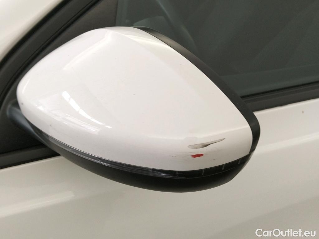  Peugeot  308 PEUGEOT  / 2017 / 5P / familiar SW Active Pack BlueHDi 130 S&S #23